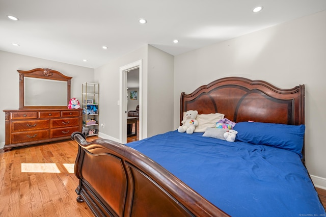 bedroom with recessed lighting, baseboards, and light wood finished floors