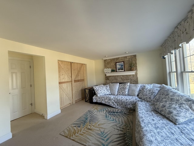 living area with carpet flooring and baseboards