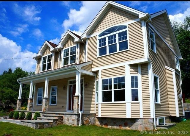 view of front of home featuring a porch