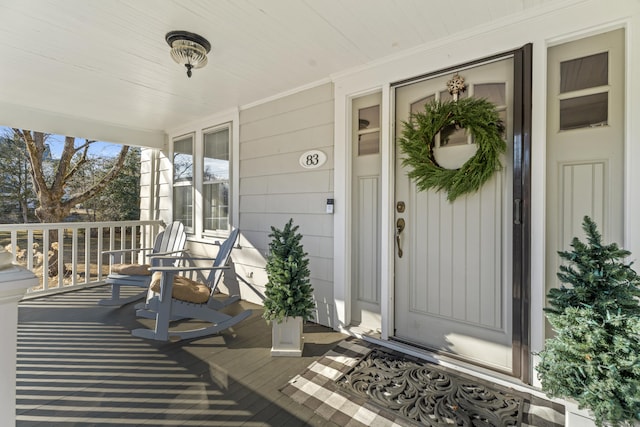 property entrance featuring a porch