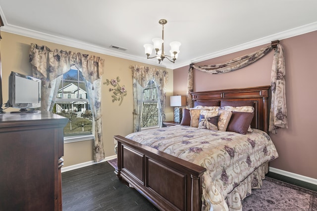 bedroom with baseboards, ornamental molding, visible vents, and a notable chandelier