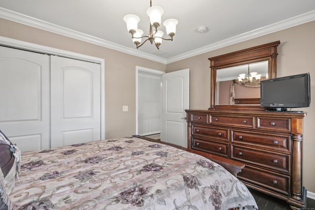 bedroom featuring a chandelier, ornamental molding, and a closet