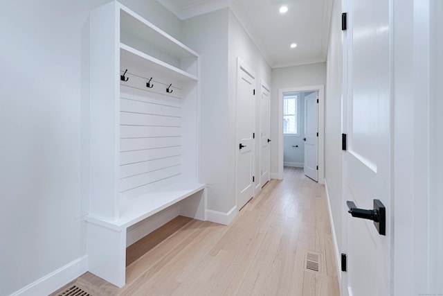 mudroom featuring crown molding, recessed lighting, visible vents, light wood-style flooring, and baseboards