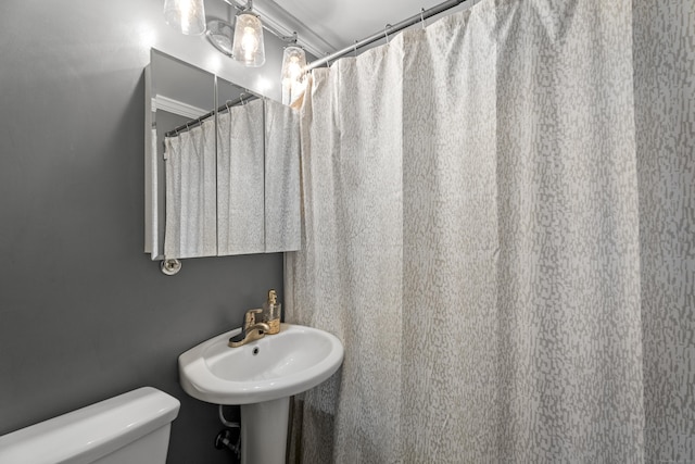 bathroom featuring toilet and a sink