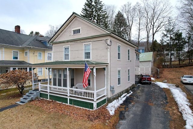 view of front of house featuring driveway and a porch