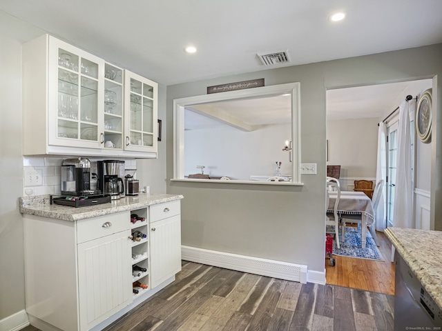 bar featuring visible vents, dark wood-style flooring, baseboard heating, backsplash, and recessed lighting