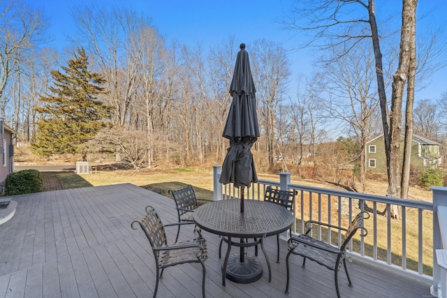 deck with outdoor dining space