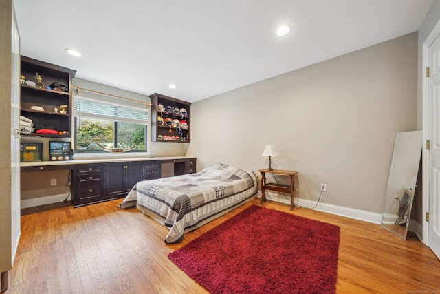 bedroom featuring light wood finished floors, baseboards, and recessed lighting