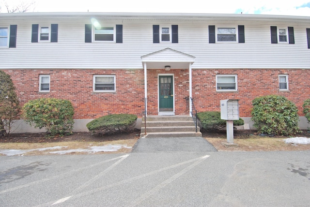 townhome / multi-family property featuring brick siding