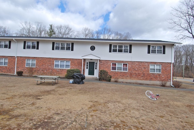 view of front facade with brick siding