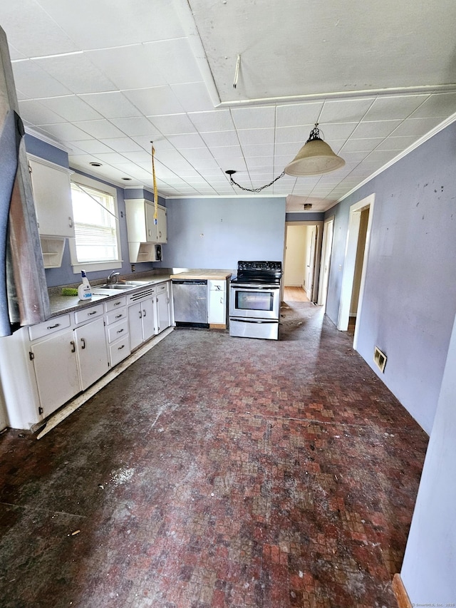 kitchen featuring visible vents, ornamental molding, white cabinetry, stainless steel appliances, and a paneled ceiling