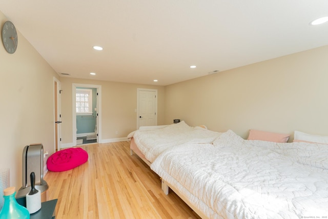 bedroom with visible vents, recessed lighting, light wood-type flooring, and baseboards