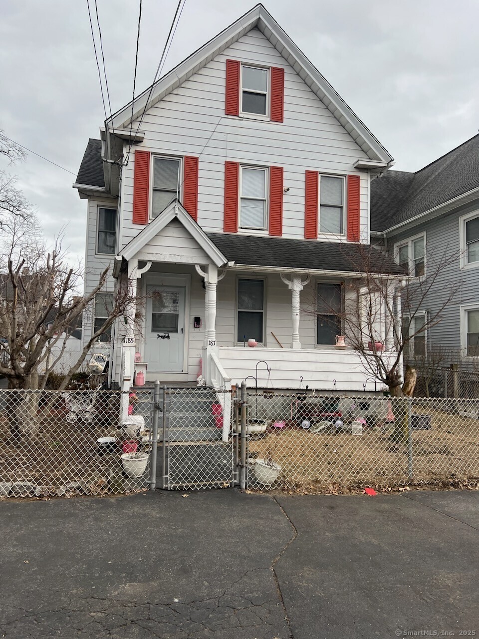 185 Cottage St, Bridgeport, CT 06605 - view of front facade with a fenced front yard, a gate, and a porch