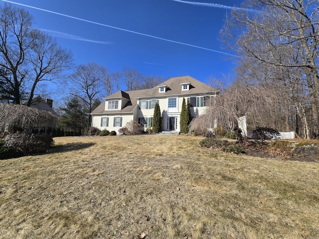 view of front of property with a front yard