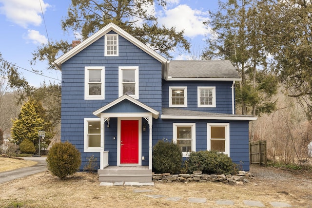 traditional home featuring a shingled roof