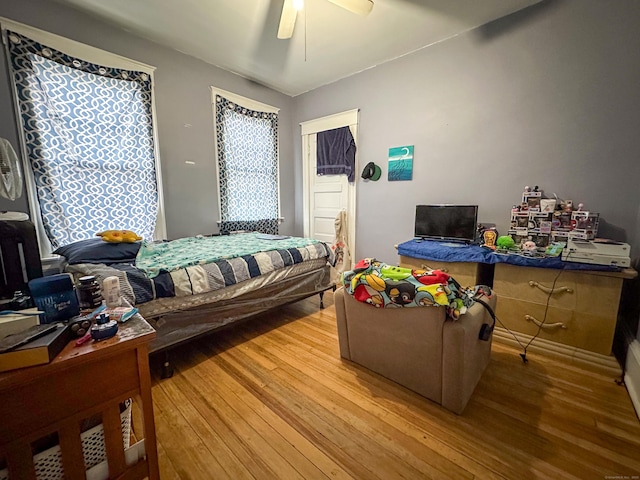 bedroom featuring light wood-type flooring and a ceiling fan