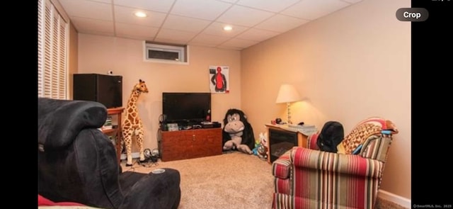 living room featuring a drop ceiling, recessed lighting, and carpet