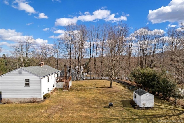 view of yard with an outdoor structure and a storage shed