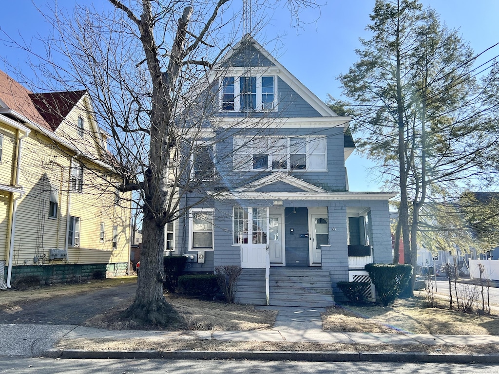 view of front of property featuring covered porch