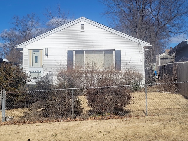 view of side of property featuring a fenced front yard