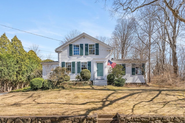 traditional-style home featuring entry steps and a front yard