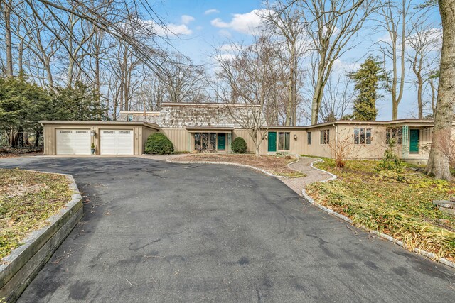 view of front of house featuring driveway and an attached garage