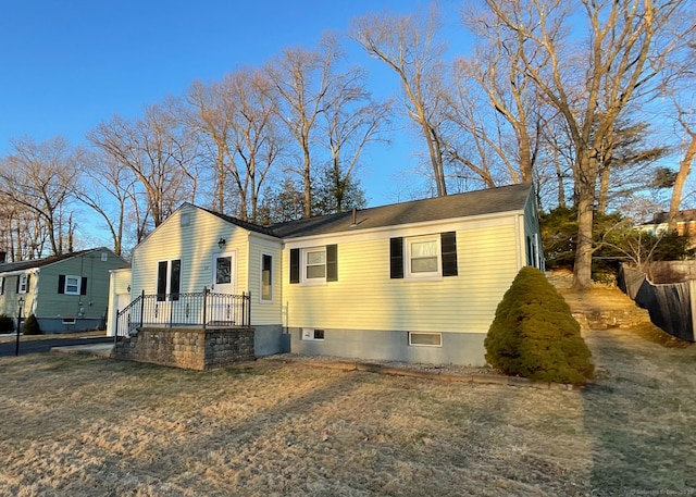 view of front of house featuring fence