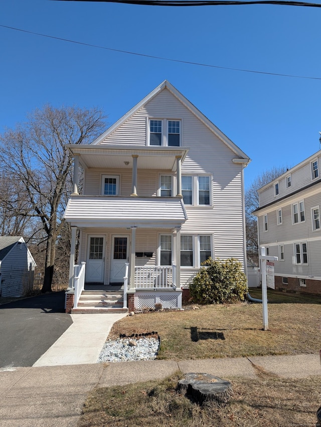 view of front of house featuring covered porch and driveway