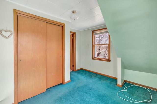 unfurnished bedroom featuring carpet flooring, baseboards, and a closet