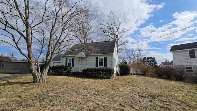 view of front of home featuring a front lawn