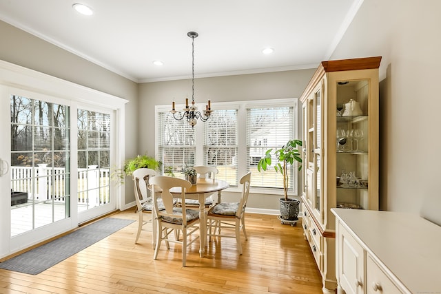 dining area with light wood finished floors, plenty of natural light, recessed lighting, and crown molding