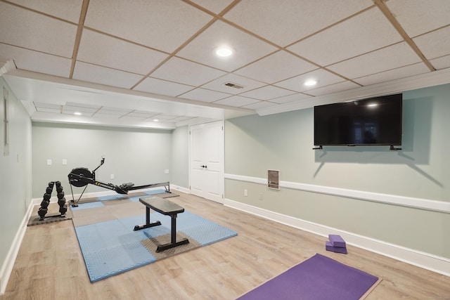 workout room featuring a drop ceiling, wood finished floors, visible vents, and baseboards