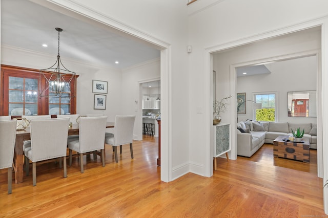 dining area featuring recessed lighting, a chandelier, light wood-style flooring, and crown molding