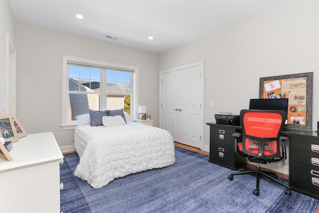 bedroom with visible vents, wood finished floors, recessed lighting, a closet, and baseboards