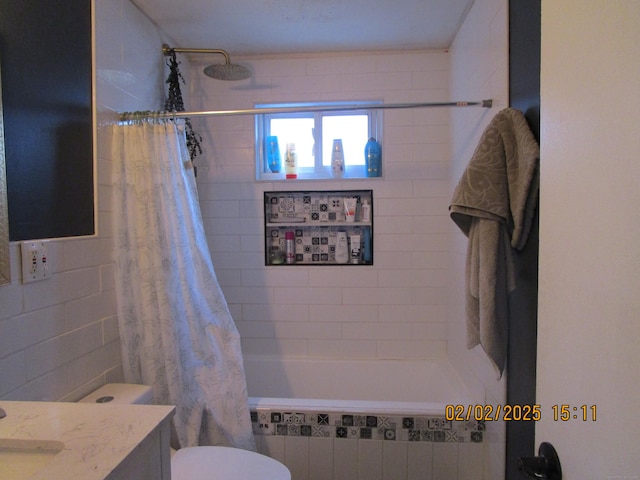 full bath with shower / bath combination with curtain, toilet, and vanity