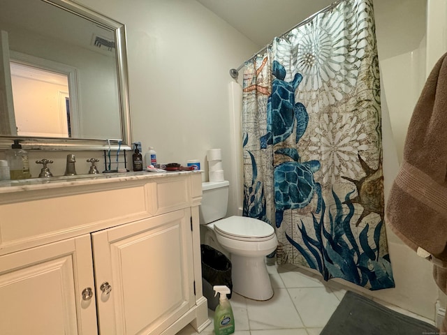 full bathroom with visible vents, curtained shower, vanity, and toilet