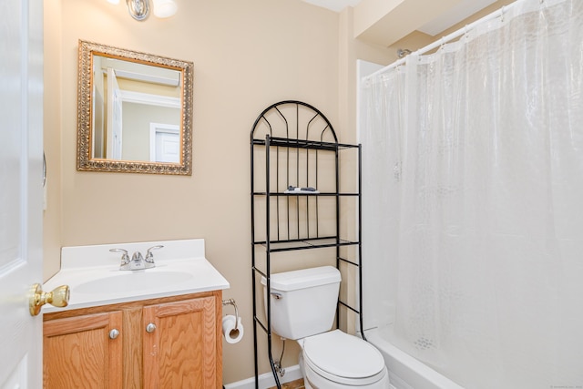 full bath with toilet, vanity, and a shower with curtain