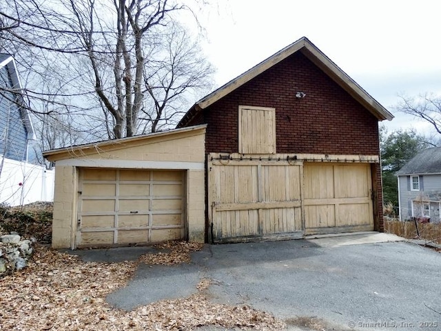 view of detached garage