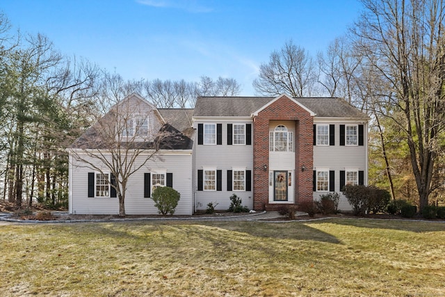 view of front of home featuring a front yard