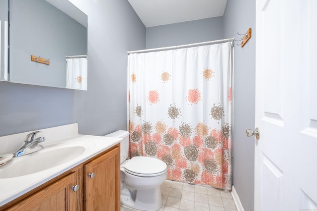 full bath with curtained shower, toilet, and vanity