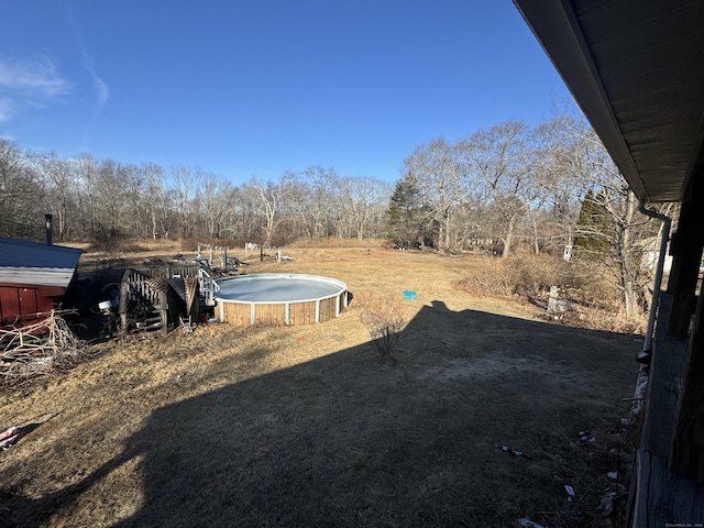 view of yard featuring an outdoor pool