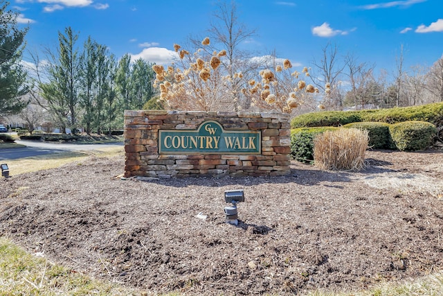 view of community / neighborhood sign