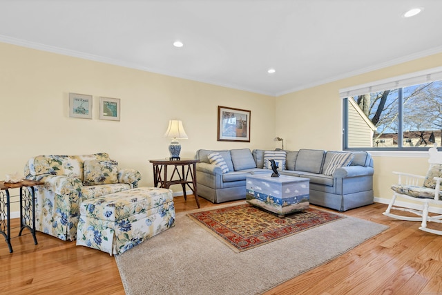 living area with recessed lighting, baseboards, wood finished floors, and ornamental molding