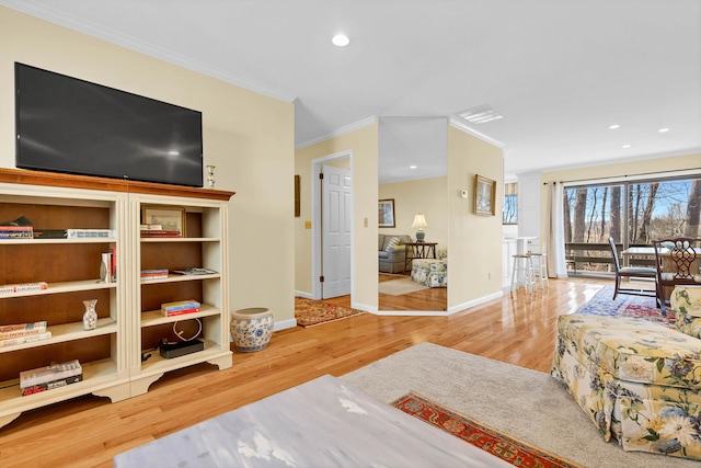 living area featuring crown molding, recessed lighting, wood finished floors, and baseboards