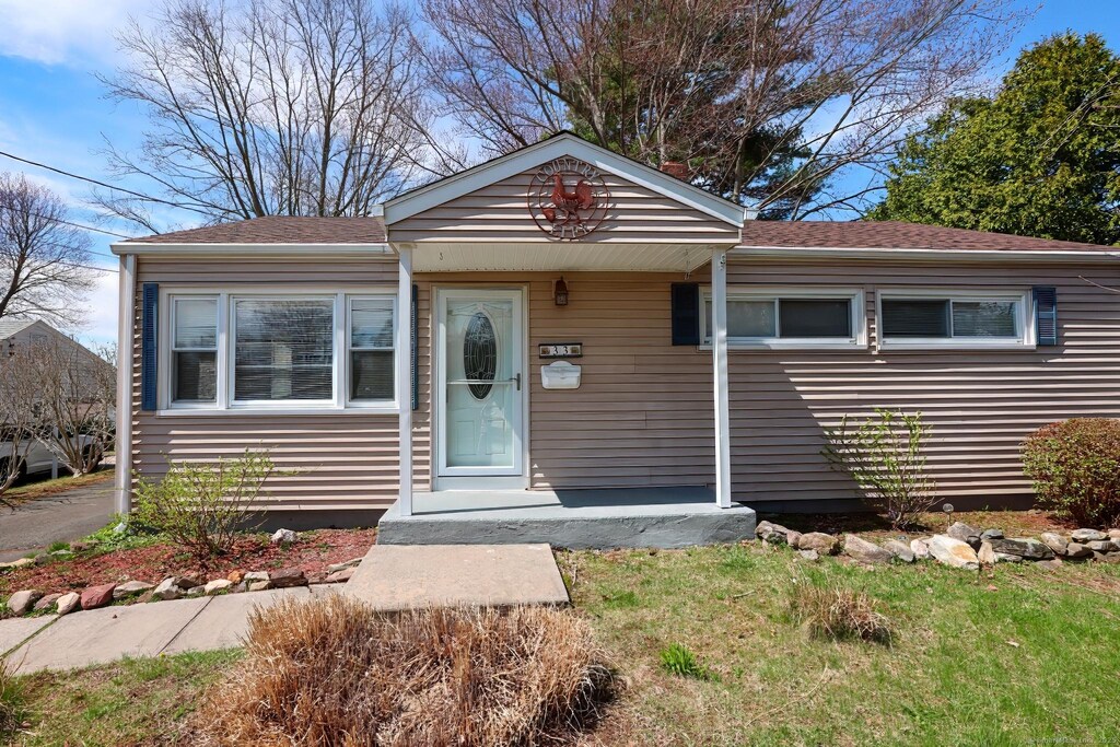 33 Greenhurst Ln, East Hartford, CT 06118 - view of front of home