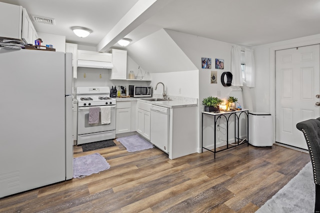 kitchen with white appliances, wood finished floors, visible vents, a sink, and white cabinets