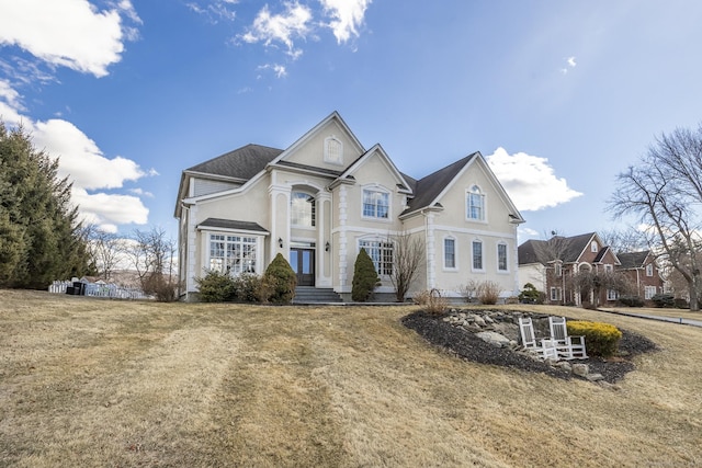 traditional-style house featuring a front lawn