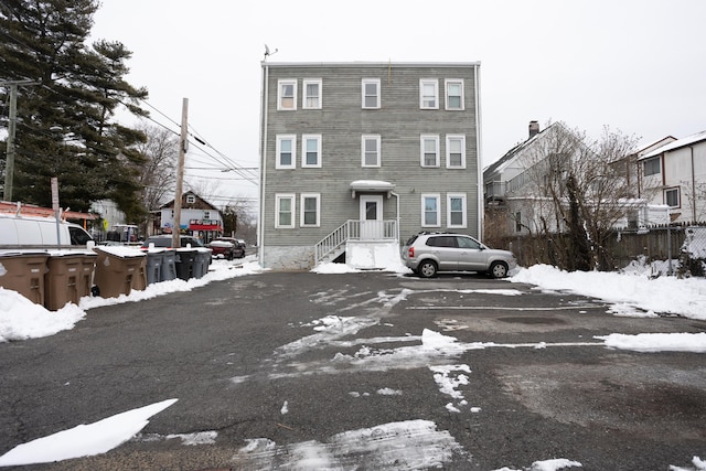 townhome / multi-family property featuring uncovered parking