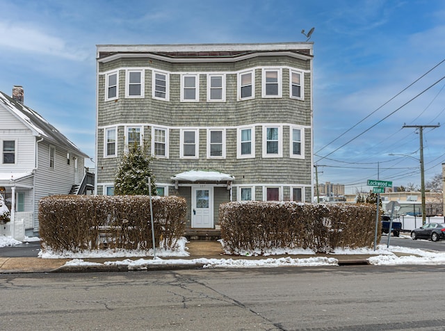 view of front of house