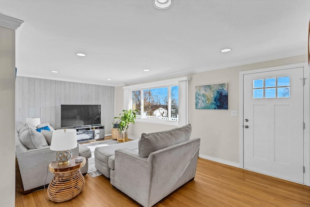 living room featuring recessed lighting, light wood-style flooring, baseboards, and ornamental molding